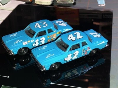 CUSTOM Matchbox Lee & Richard Petty 1962 Plymouth Savoy 2 car Team Petty, 1/64th - Image 1 of 4