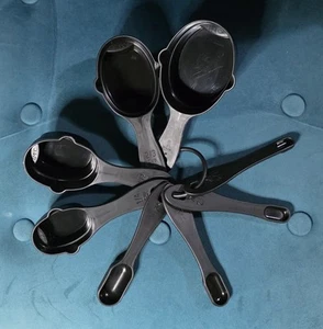 Black Hard Plastic Measuring Cups/Spoons, 1/4 Tsp To 1 Cup. Lot Of 8 - Picture 1 of 15