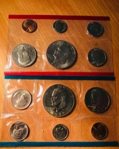1977 U.S. Mint Set Philadelphia & Denver Uncirculated coins Eisenhower$ orig pkg - Bild 1 von 5
