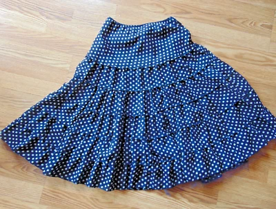 Falda Acampanada Avenue Montaigne Paris Azul Marino Blanco Lunares en Niveles Poliéster Pequeña Foto 1 de 4