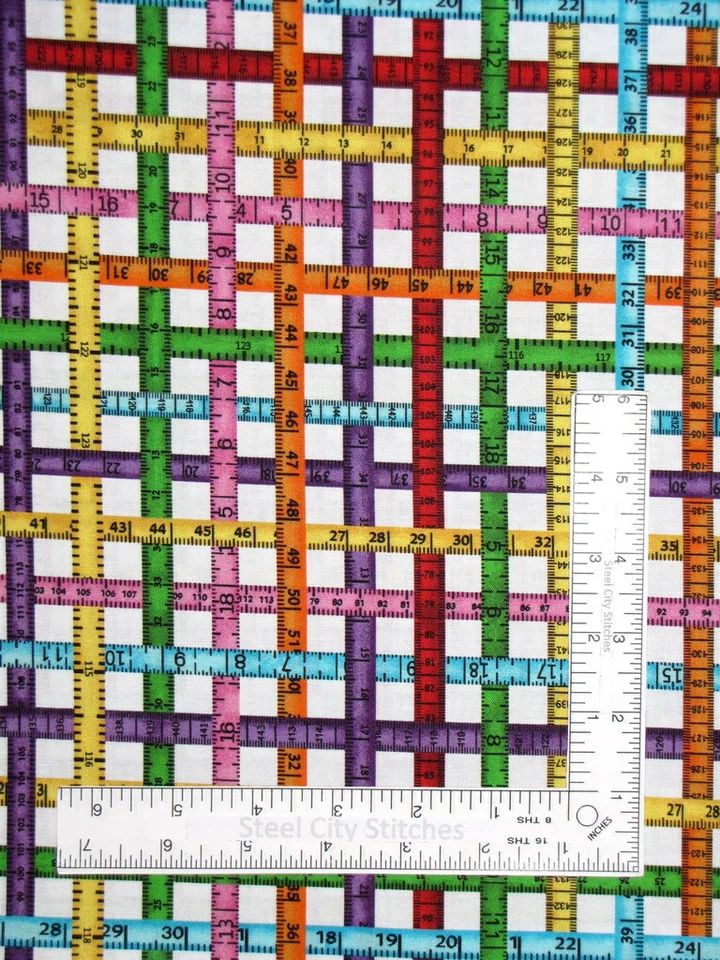 Cintas métricas de tela con tema de costura en lienzo de algodón blanco estudio Benartex patio Foto 1 de 1