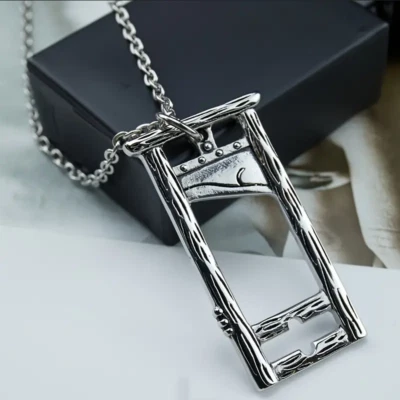 Гильотина ювелирных изделий винтажный средневековый обезглавливания стиль Луизетта подвеска ожерелье - Изображение 1 из 4