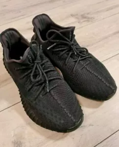 EU Größe 48 - adidas Yeezy Boost 350 V2 Low Black Non-Reflective - Bild 1 von 4