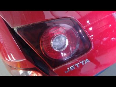Lámpara trasera lateral izquierda del conductor Jetta Sku #2484190 2008 Foto 1 de 4