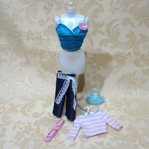 BARBIE ABITI E ACCESSORI FASHION FEVER FASHION PACK 2006 8499 - Foto 1 di 5
