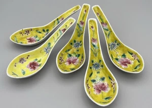 Vintage Chinese Porcelain Soup Spoons Set of 5 Hand Painted Famille Rose Yellow - Picture 1 of 11