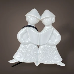 Haviland France 1974 Noël Porcelain Carolers Ornament White Embossed Vintage - Picture 1 of 8