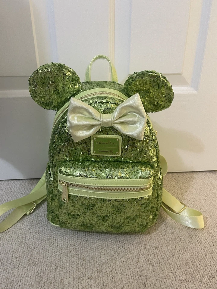 Mini mochila Loungefly de lentejuelas Tinker Bell de los parques Disney. Foto 1 de 1