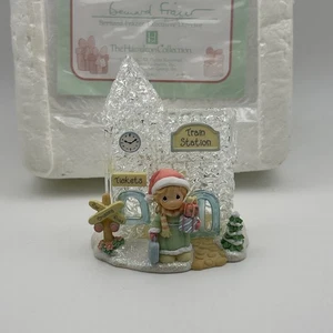 The Hamilton Collection Precious Moments A Happy Holiday Visit Sparkleland Lane - Bild 1 von 5