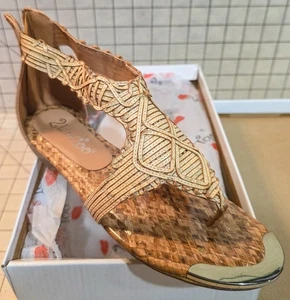 2 Lips Too “TOO ZUES” gladiator flat sandals Natural gold cap toe 6.5M NWB - Picture 1 of 10