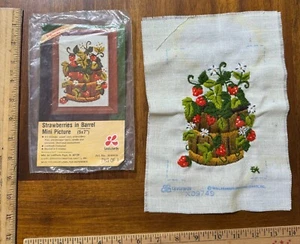 Vintage fertige Mini Nadelspitze LeeWards Erdbeeren im Fass 5/7 - verfärbt - Bild 1 von 3