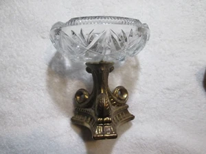 Cenicero de cigarrillos de cristal con pedestal de latón Hollywood Regency BM de colección - Imagen 1 de 9