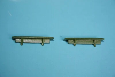 Triang Minic Series 4 .Two Pier Shelters in metal from CN Collectables  - Image 1 of 4