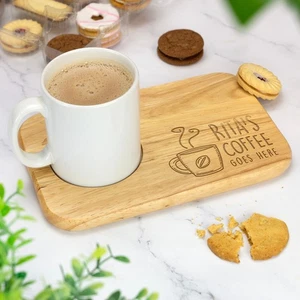 Tabla de servir té y galletas de madera Coffee Goes Here regalo grabado personalizado - Imagen 1 de 8