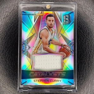 STEPH CURRY /149 Catalysts Jersey Patch 2016-17 Spectra NBA Basketball Card #12 - Foto 1 di 3