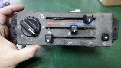 Volvo BEHR HVAC Controls 85107796 - Image 1 of 4