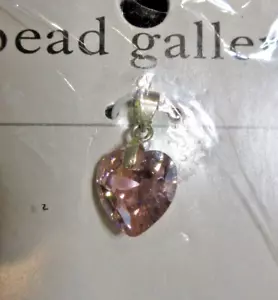 NEU Rose Zirkonia rosa Herz Kristall Anhänger - silberfarbene Metallschlaufe - Bild 1 von 5