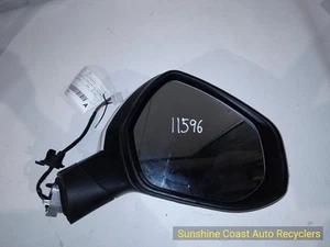 LDV D90 SV9A, W/ MANUAL FOLD, PUDDLE LAMP TYPE, NON CAMERA TYPE, 11/17- RIGHT DO - Picture 1 of 7