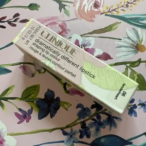 Lápiz labial Clinique dramáticamente diferente color - Tenderheart - Imagen 1 de 4