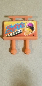 1988 Micro Machines Super City Toolbox Spielset Schild SUEY'S ICE CREA M - Bild 1 von 2
