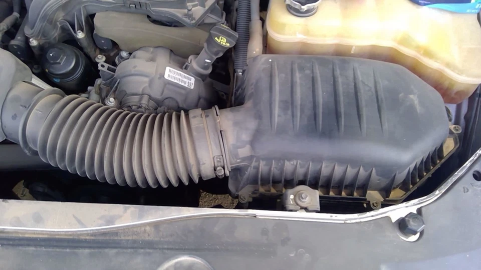 Filtro de aire 3,6 L compatible con 11-19 300 5052365 Foto 1 de 1