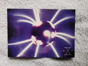 THE X- FILES . 1995 Topps Season 1 # 35 The X-Files Trading Card - Picture 1 of 2