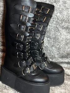 Stivali da combattimento gotici * punk dannati DEMONIA NERI ~ fibbia * piastra in metallo * punta * scarpe W10 - Foto 1 di 17