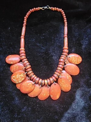 Colar declaração de miçangas vermelhas falso coral boho praia 19,5" ao redor - Imagem 1 de 4