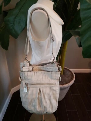 Bolsa tote BCBGeneration bege estampa de jacaré animal off white - Imagem 1 de 4