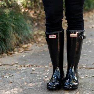 Botas de lluvia altas para mujer Hunter Original Tour brillo WFT1026RGL precio de venta sugerido por el fabricante $150 - Imagen 1 de 6