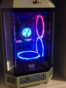 Gaming PC Desktop - AMD Ryzen 7 7800X3D, Rtx 5070 ti 16 gb Gddr7 32 gb gddr5 - Picture 1 of 15