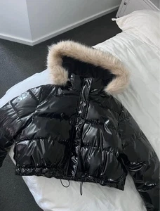 Black Cropper Puffer With Fur Hood, In Excellent Condition - Picture 1 of 4