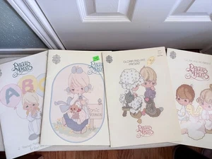 Vintage Precious Moments Kreuzstich Bücher - Designs von Gloria & Pat - 4 Stück - Bild 1 von 2