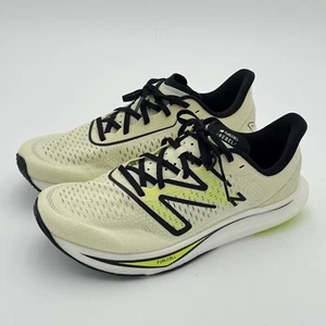 Scarpe da corsa uomo New Balance FuelCell Rebel V3 nuove senza etichette burro di pistacchio larghe 10,5 - Foto 1 di 10