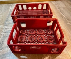 ZWEI alte Vintage Coca Cola Kunststoff Sammeltablett Kisten, 12 & 18 Flaschen - Bild 1 von 6