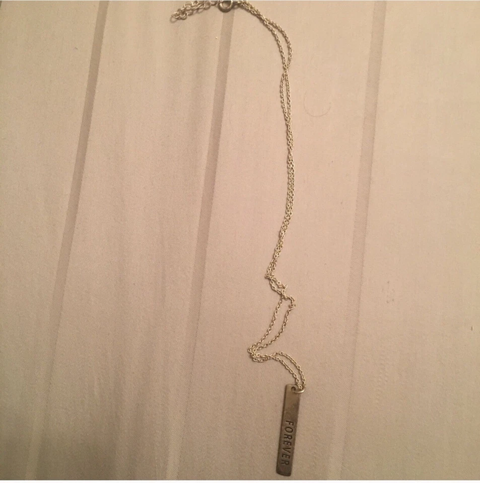 Collar de plata de ley con etiqueta de barra Forever Blue Nile  Foto 1 de 1