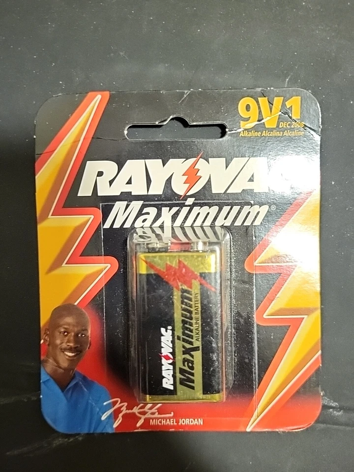 Batería Rayovac de 9 voltios firmada por Michael Jordan Foto 1 de 4
