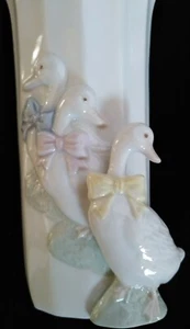 Vintage Otagiri Japan White with Three Geese Fan Vase Pastels Porcelain 6" - Picture 1 of 9