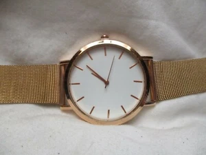Analog Armbanduhr mit Schnallenband - Bild 1 von 12