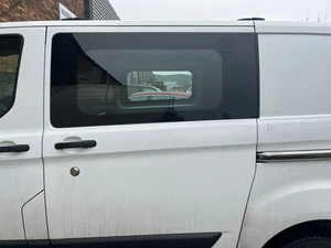 Finestrino fisso sinistro Ford Transit Custom 2014-23 colore verde - Foto 1 di 5