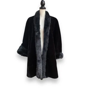 Penny Lane schwarzer Damenmantel mit Kunstfellbesatz Größe Medium hergestellt in den USA - Bild 1 von 4