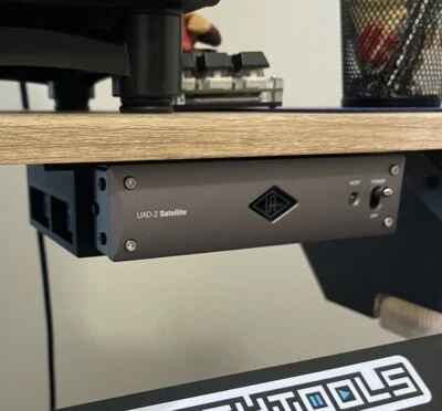 Universal Audio uad-2 Satellite Thunderbolt 3 Staffa Personalizzata/Montaggio Sotto Scrivania - Immagine 1 di 4