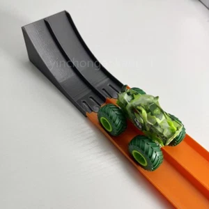 Hot Wheels Kompatybilne rampy do skoków i szerokich lądowań 50 ° nachylenie Monster trucks - Zdjęcie 1 z 7