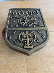 Arsenal FC 3.5kg Concrete Coated Badge Emblem Coat Of Arms 29 X 20 X 3.5 Cm - Picture 1 of 12