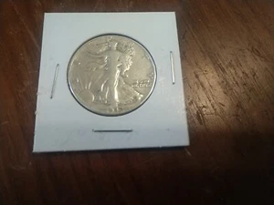 1942 P LIBERTY Half Dollar. GET THE ONE IN THE PICTURE, Free Shipping(DW-7-141) - Picture 1 of 3