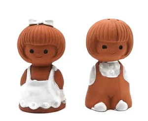Vintage Folk Art Redware Salt and Pepper Shakers Boy and Girl Brown White - Picture 1 of 8