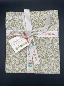 MODA Ambleside Neu, 1 Yard 100 % Baumwolle Blumenmuster rosa blau grün ~ süß! - Bild 1 von 4