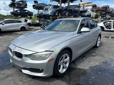 Tapa maletero bisagra pasajero trasero derecho 2012 13 14 15 16 17 18 BMW 328i Foto 1 de 4