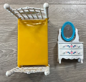 Vintage Mattel The Littles Metall Puppenhaus Kommode & Bett 1980 - Bild 1 von 5