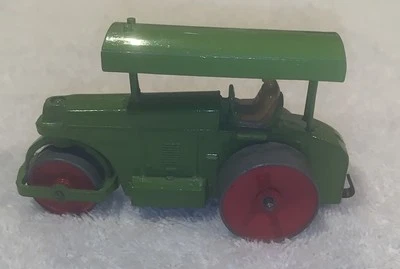 Tractor Dinky Supertoys verde con driver Farm Foto 1 de 4